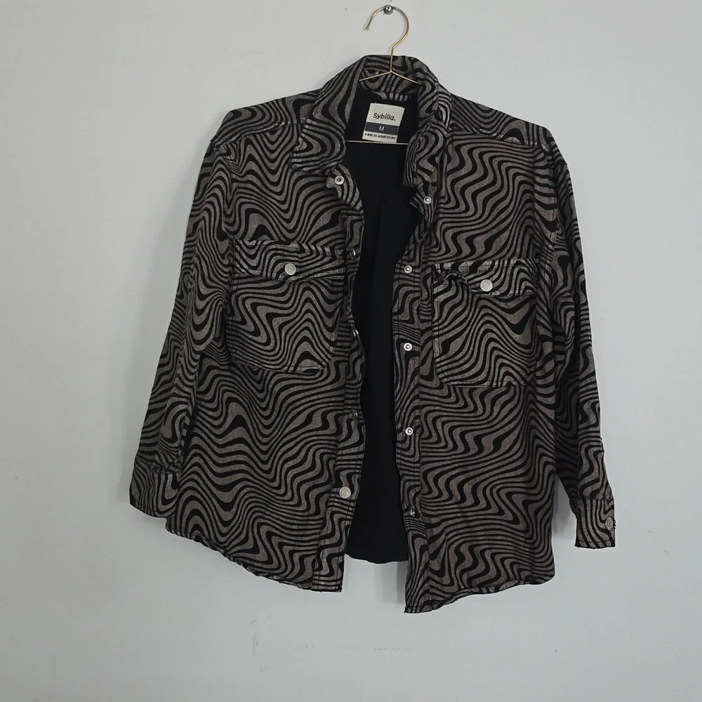 Jacket - Picture 1 of 4
